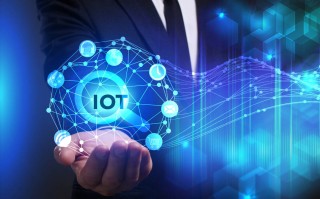 利用数据分析，利用数据分析工具确定热门话题和关键词